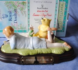Royal Doulton Winnie The Pooh Summers Day Picnic 2 quality figurine